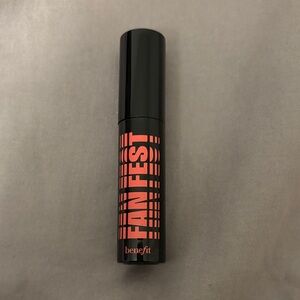 Benefit Fan Fest Mascara in Black and Red